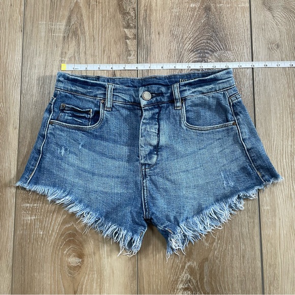 Blank NYC Denim Cut-off Short - Picture 10 of 14